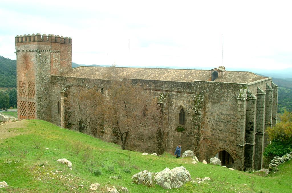 Hospederia Reina De Los Angeles Aracena Exterior foto